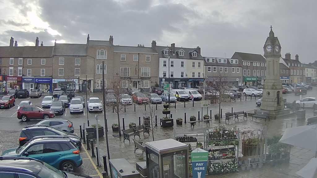 Thirsk webcam overlooking the Market Place