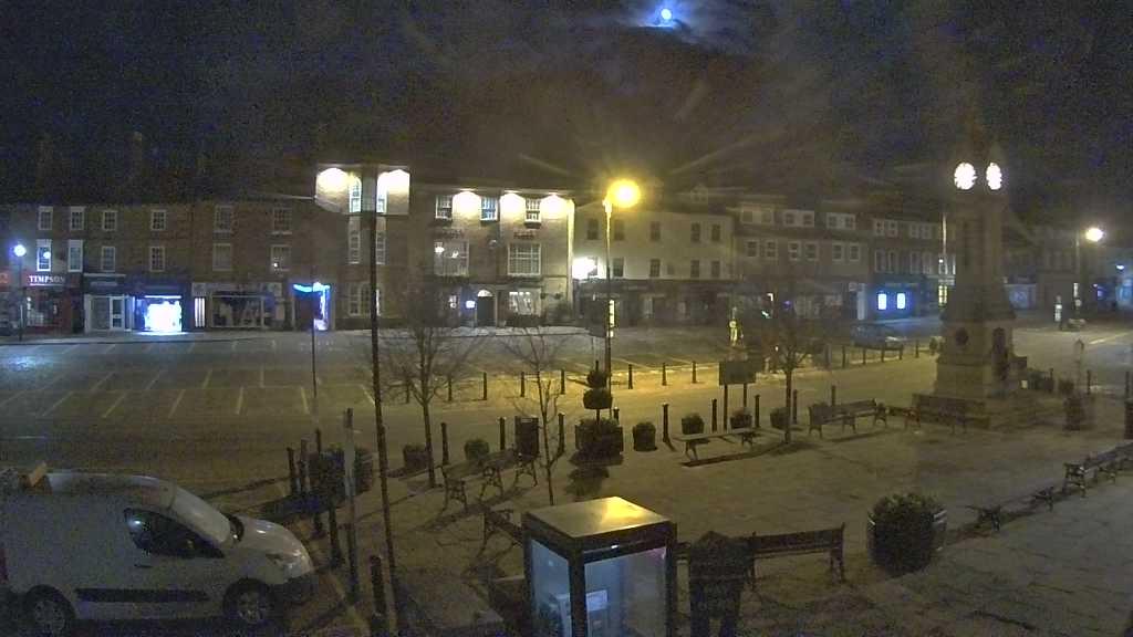 Thirsk webcam overlooking the Market Place