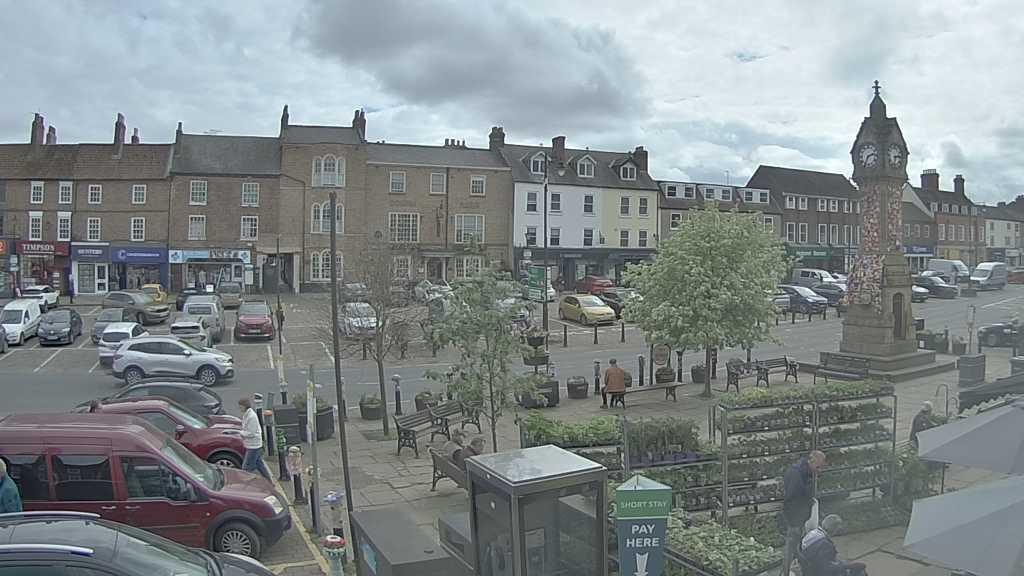 Thirsk webcam overlooking the Market Place