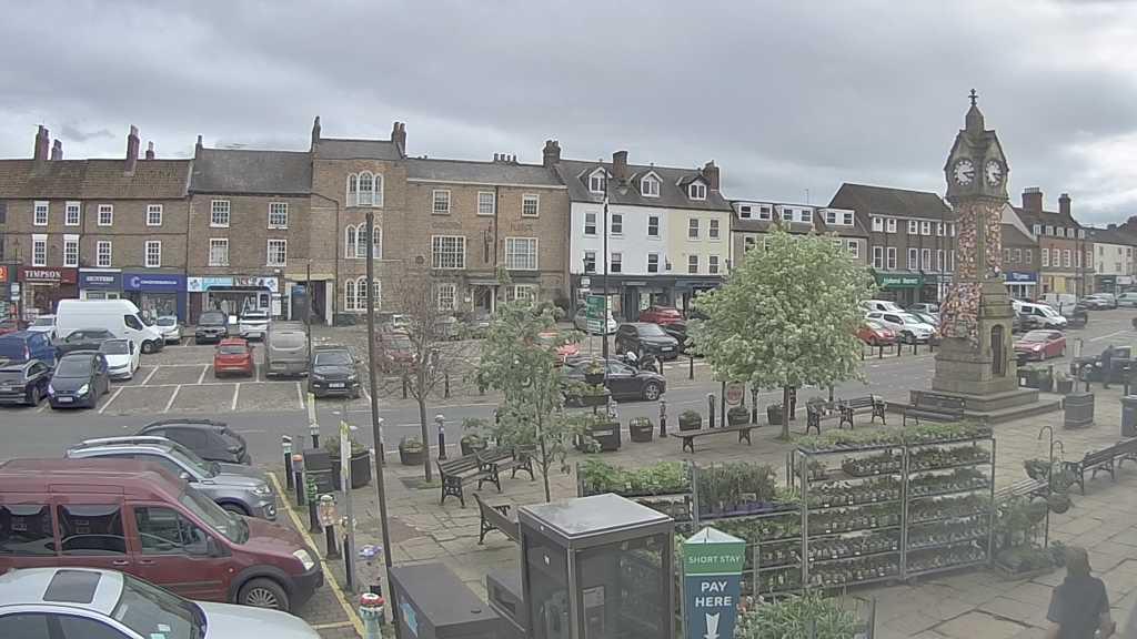 Thirsk webcam overlooking the Market Place