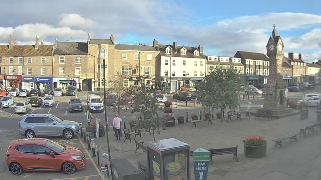 Thirsk webcam overlooking the Market Place