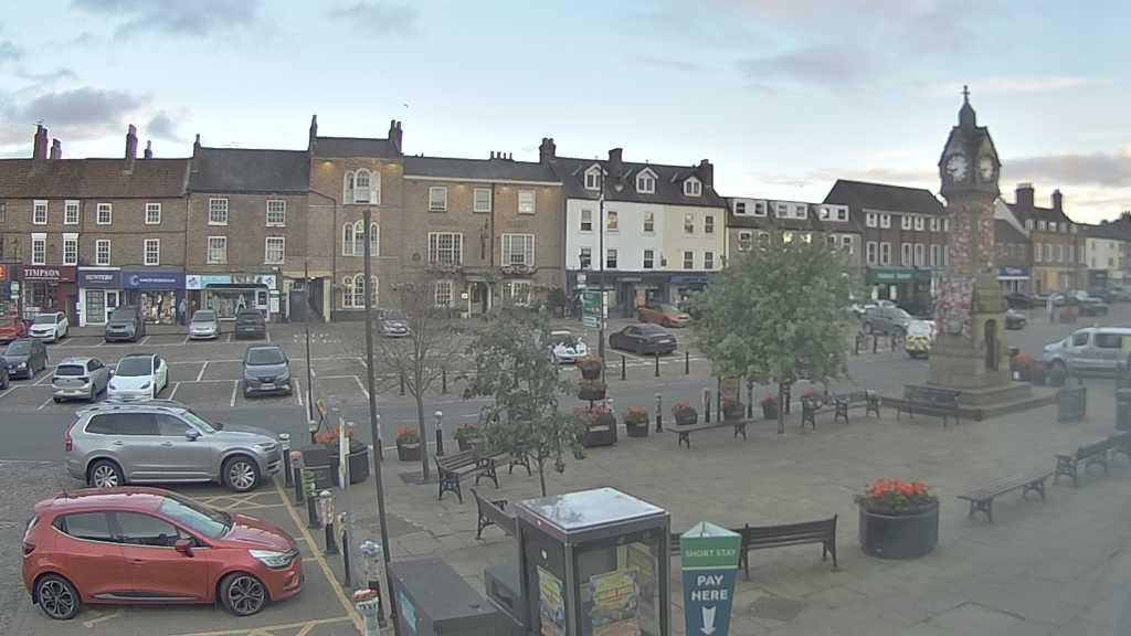 Thirsk webcam overlooking the Market Place